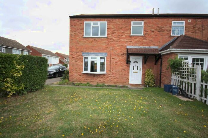 3 Bedroom Semi-Detached House To Rent In Rockall, Southend On Sea, SS2