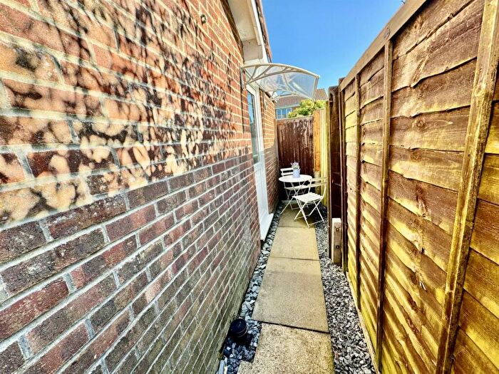 1 Bedroom Flat To Rent In The Covers, Seaford, BN25