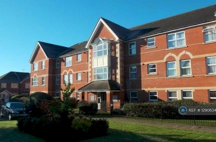 2 Bedroom Flat To Rent In Cobham Close, Enfield, EN1
