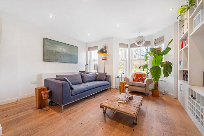 3 Bedroom Flat For Sale In Norwood Road, SE24