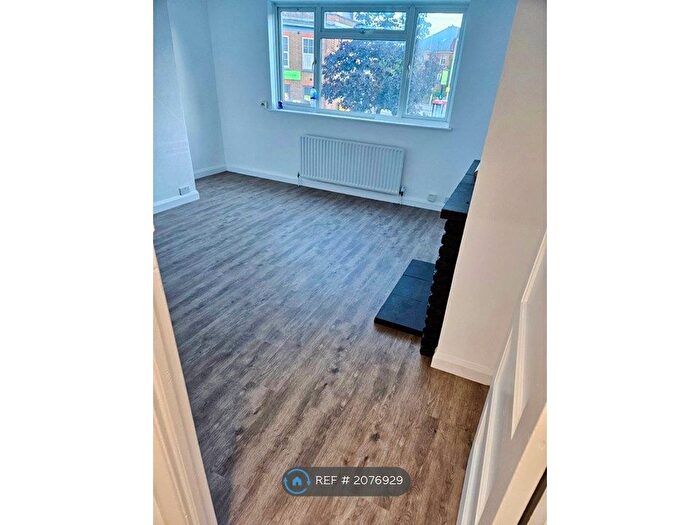 2 Bedroom Flat To Rent In Manor Drive North, New Malden, KT3