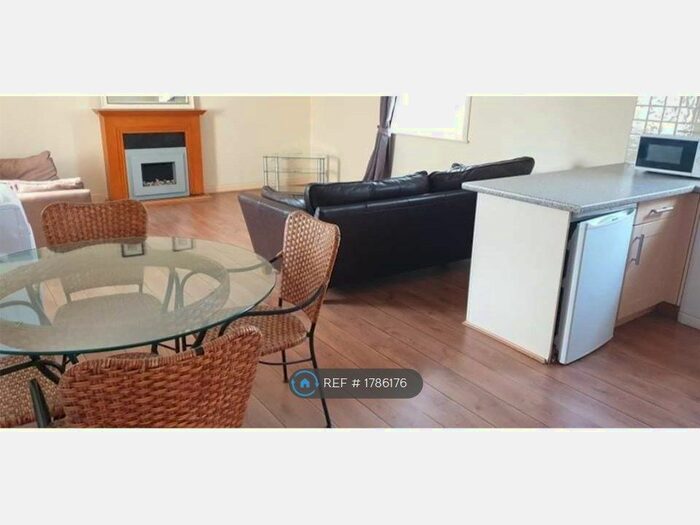 1 Bedroom Flat To Rent In Lidgett Lane, Leeds, LS8
