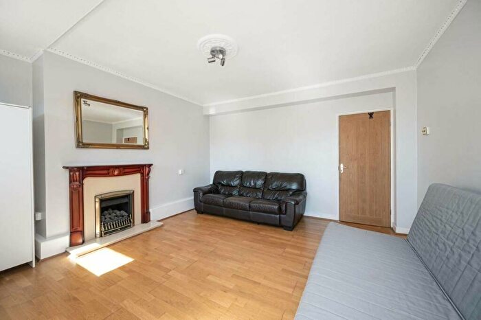 3 Bedroom Flat To Rent In Grimthorpe House, Percival Street, Angel, EC1V