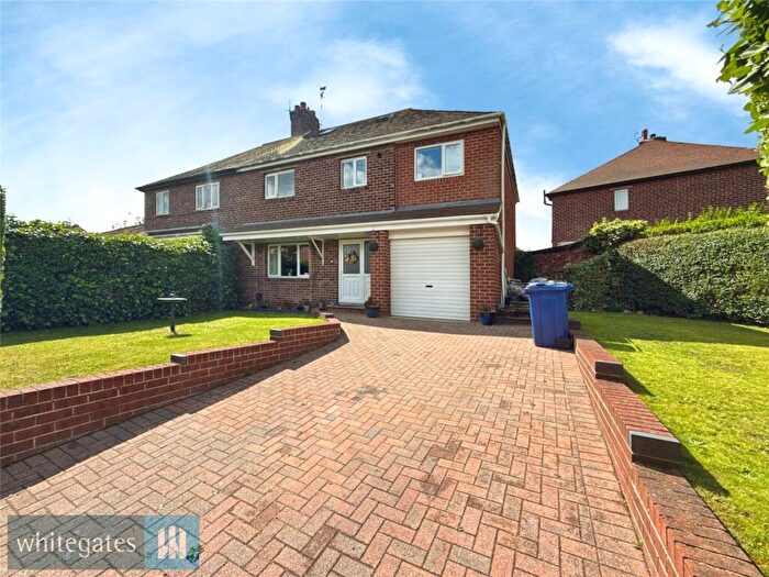 5 Bedroom Semi-Detached House For Sale In Cobcar Lane, Elsecar, S74