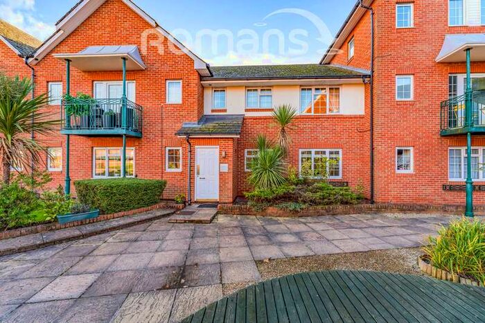 2 Bedroom Apartment To Rent In Knights Place, SL4