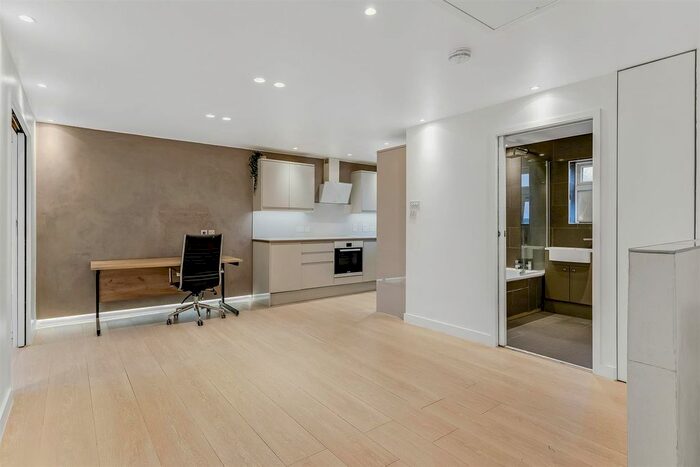 2 Bedroom Flat To Rent In Retingham Way, Chingford, E4