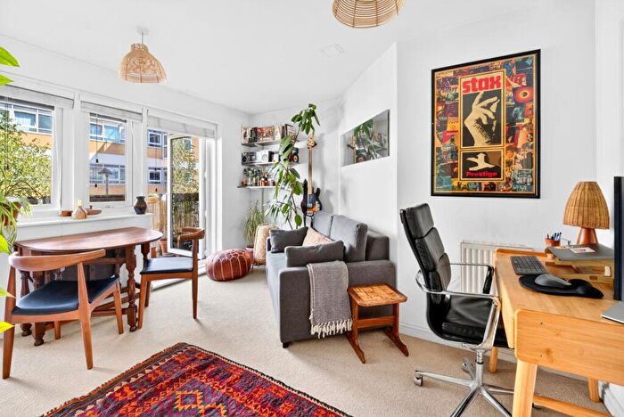 1 Bedroom Apartment For Sale In Hacon Square, Richmond Road, Hackney, E8