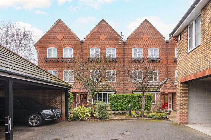 2 Bedroom Flat For Sale In Langridge Mews, Hampton, TW12