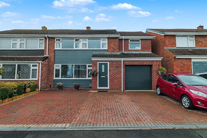4 Bedroom Semi-Detached House For Sale In Hawkeridge Park, Westbury, BA13