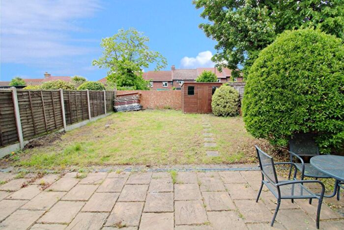 3 Bedroom Semi Detached House To Rent In Lynsted Close, South Bexleyheath, Kent, DA6