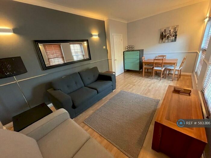 2 Bedroom Flat To Rent In Sovereign Crescent, London, SE16