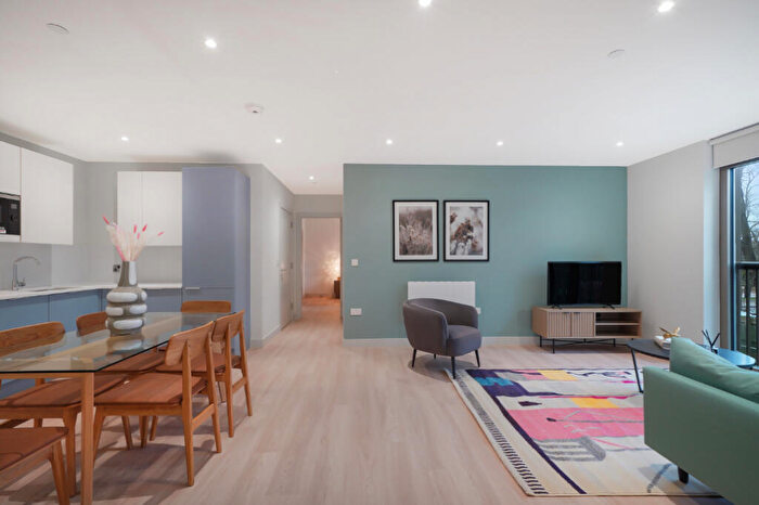 2 Bedroom Apartment To Rent In The Oakgate, KT22