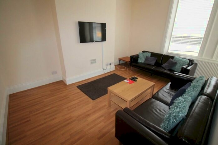 4 Bedroom Maisonette To Rent In Jesmond Road, Newcastle Upon Tyne, NE2