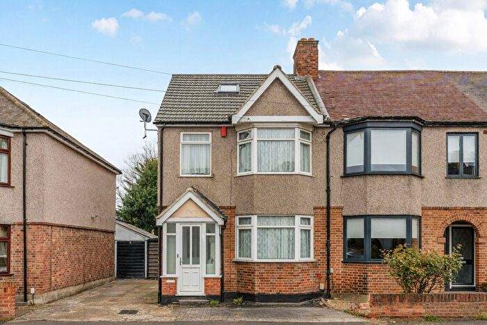 4 Bedroom Semi Detached House For Sale In Hainault Road, Romford, RM5