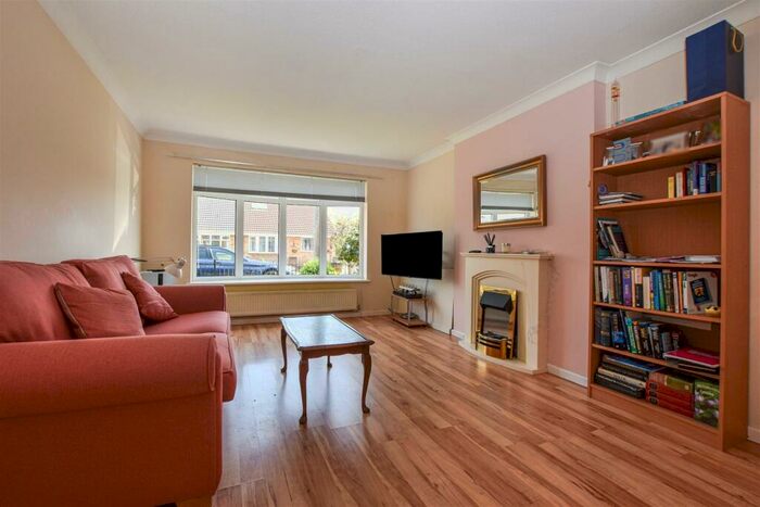 2 Bedroom Semi-Detached Bungalow For Sale In Scarrington Crescent, Hull, HU4
