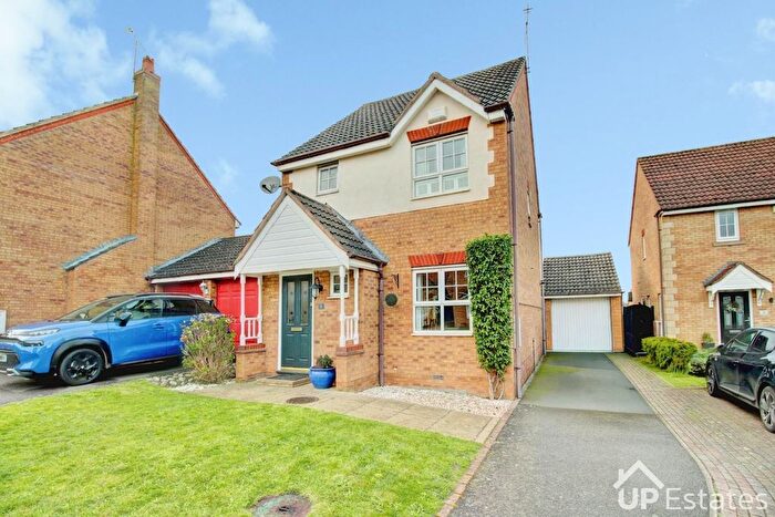 3 Bedroom Detached House For Sale In Kingsholm Close, Binley, Coventry, CV3