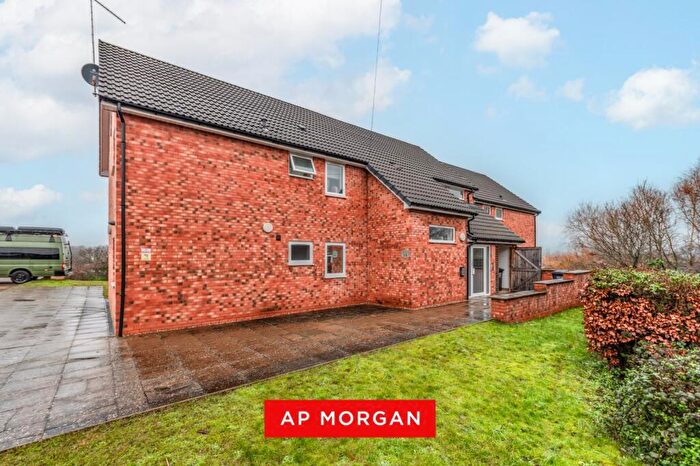 1 Bedroom Apartment For Sale In Cedar Park Road, Batchley, Redditch, B97