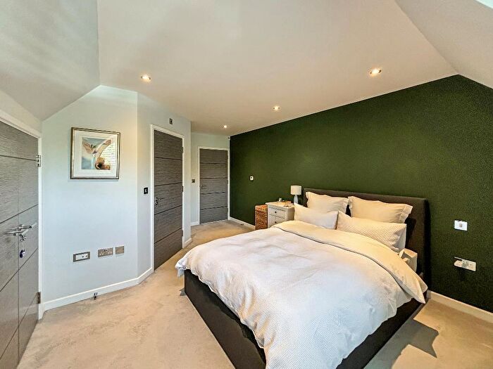 3 Bedroom Flat For Sale In Campden Road, South Croydon, CR2