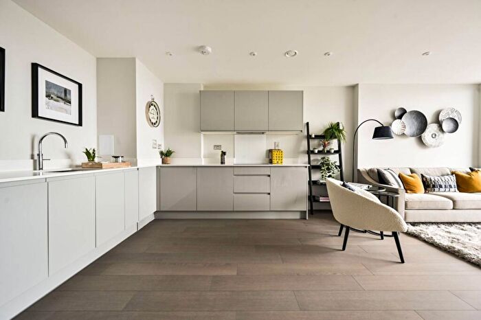 2 Bedroom Flat For Sale In Vision Point, Battersea, SW11