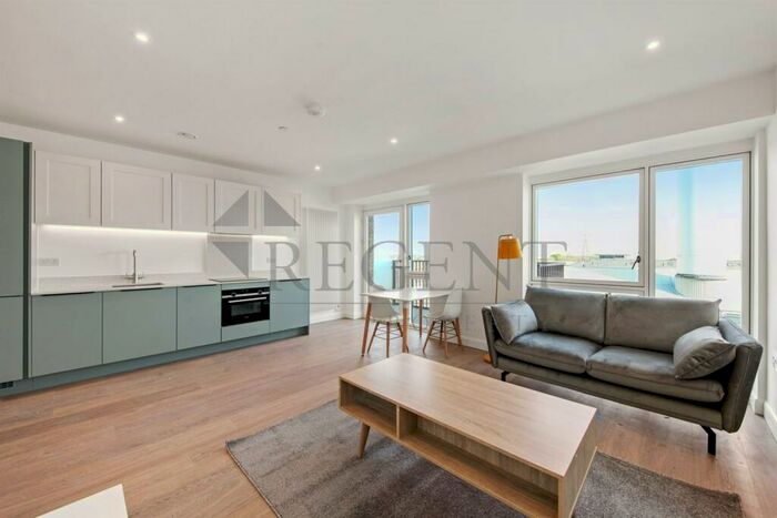 Apartment To Rent In Botanist House, Seagull Lane, E16