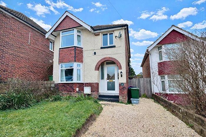 3 Bedroom Detached House For Sale In Cleveland Road, Southampton, SO18