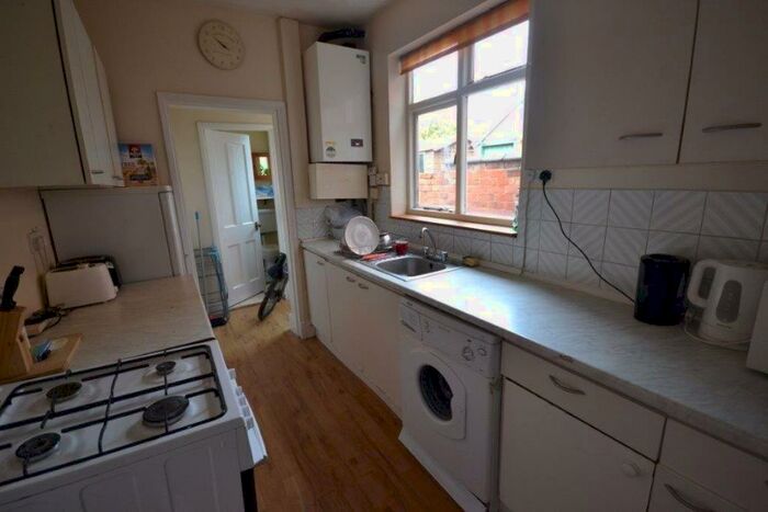 3 Bedroom House To Rent In Hartopp Road, Leicester, LE2
