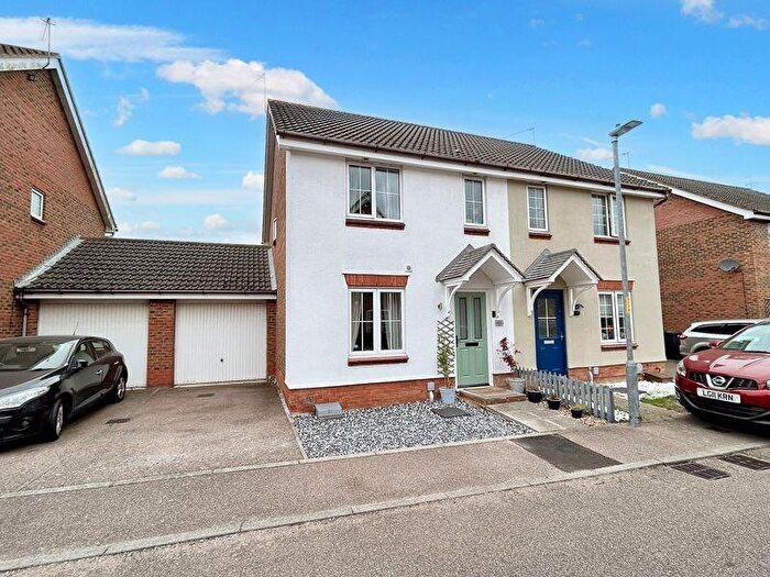 3 Bedroom Semi-Detached House For Sale In Salk Road, Gorleston, NR31