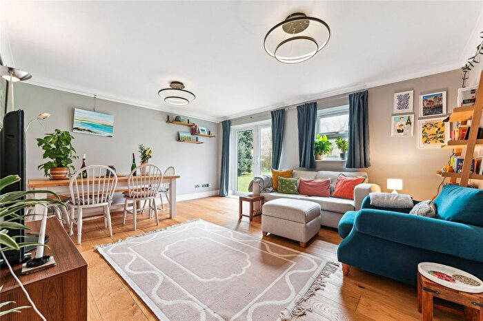 2 Bedroom Flat To Rent In Massingberd Way, London, United Kingdom, SW17