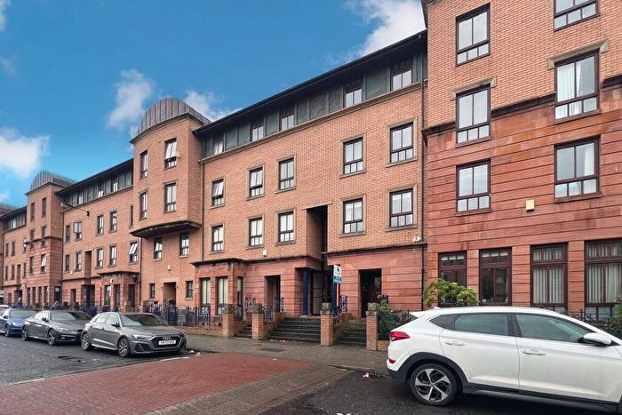 2 Bedroom Flat To Rent In Errol Gardens, Glasgow, G5