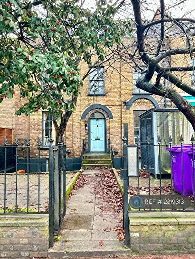 3 Bedroom Maisonette To Rent In Hackney Road, London, E2