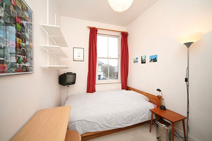 2 Bedroom Flat To Rent In Devonport Road, London, W12