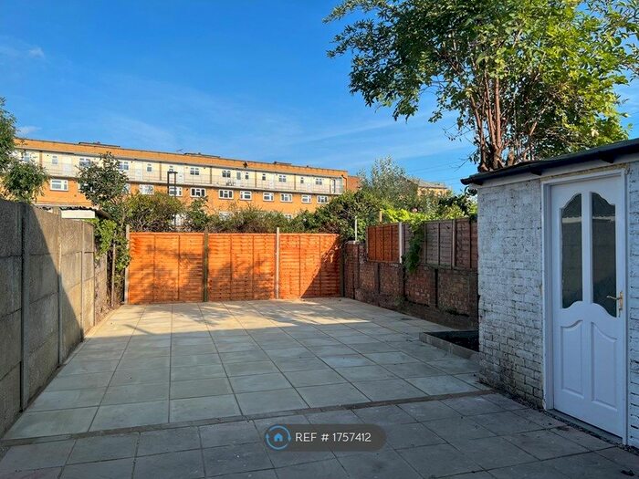 4 Bedroom Terraced House To Rent In Murray Square, London, E16