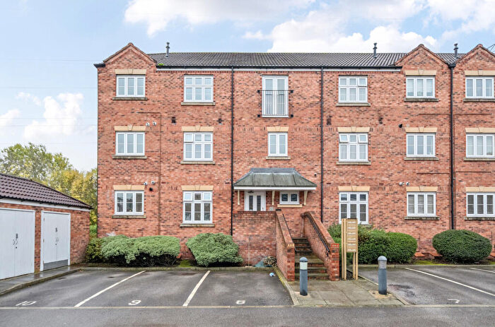 2 Bedroom Flat For Sale In Towler Drive, Leeds, West Yorkshire, LS13