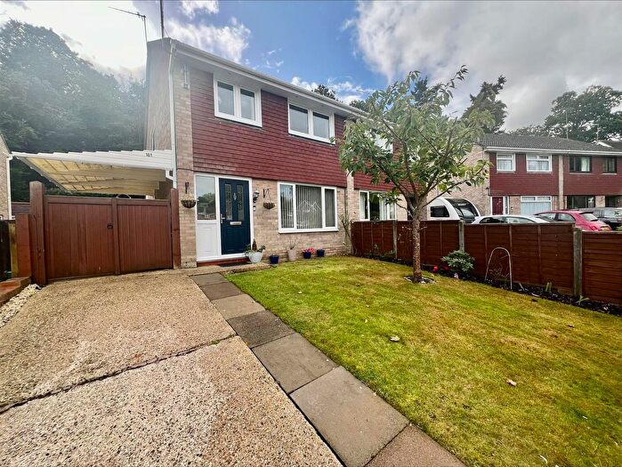 3 Bedroom Property To Rent In Yaverland Drive, Bagshot, GU19