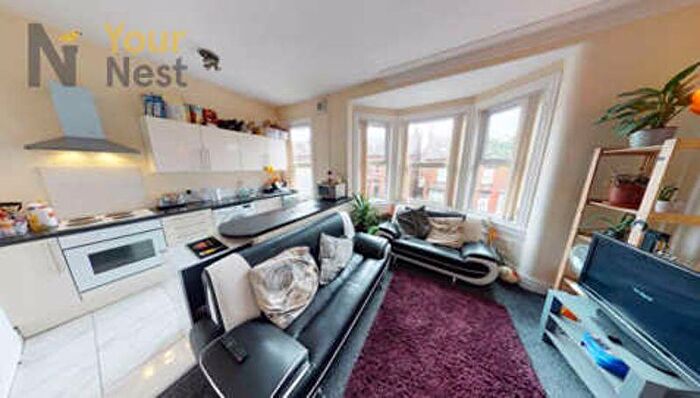 4 Bedroom Flat To Rent In Headingley Avenue, Headingley, Leeds, LS6