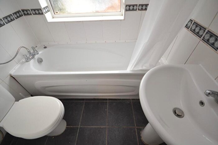 3 Bedroom Terraced House For Sale In Stanley Street, Reading, Berkshire, RG1