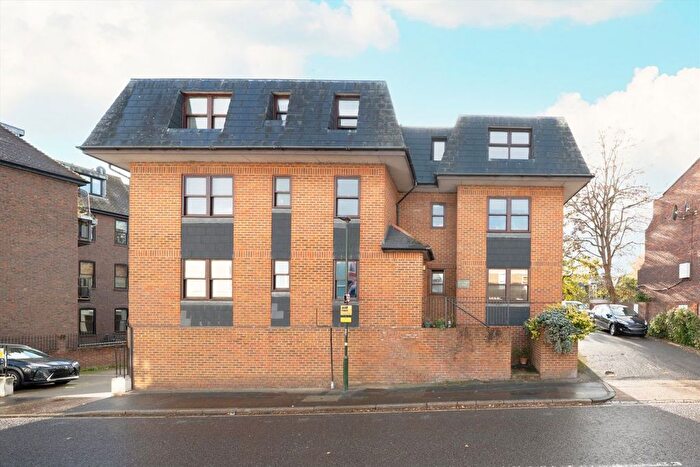2 Bedroom Flat To Rent In Station Road, Hampton, TW12