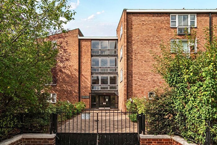1 Bedroom Flat For Sale In Kennington Park Road, Kennington, London, SE11