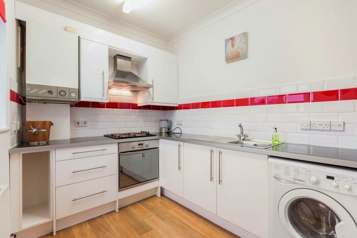 1 Bedroom Apartment To Rent In High Street, Crowthorne, RG45