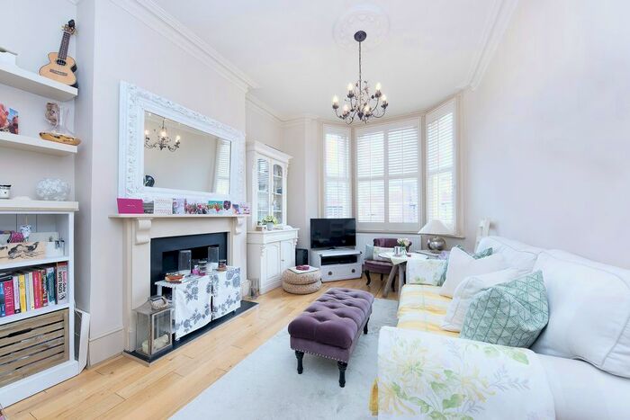 2 Bedroom Flat To Rent In Beverley Road, London, SW13