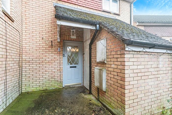 3 Bedroom End Terrace House For Sale In Dankworth Road, Basingstoke, RG22