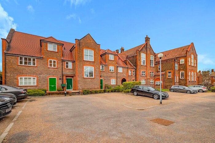 1 Bedroom Flat To Rent In Gammons Lane, Watford WD24