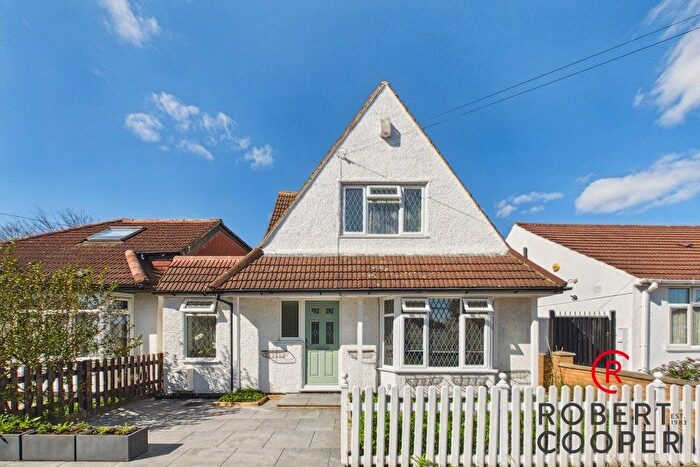 4 Bedroom Bungalow For Sale In Linden Avenue, Ruislip, HA4