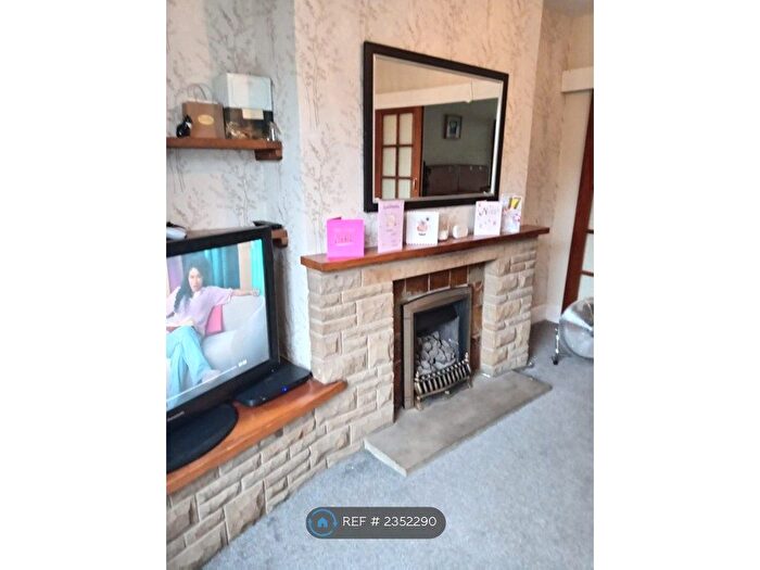 3 Bedroom Semi-Detached House To Rent In Apperley Road, Bradford, BD10