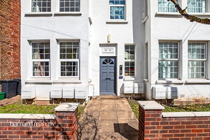 1 Bedroom Flat For Sale In Robinson Road, London, SW17