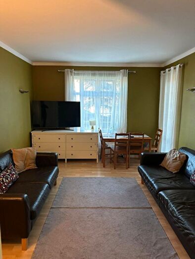 3 Bedroom Flat For Sale In North Circular Road, London, NW11