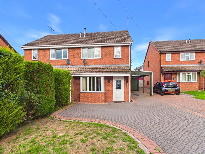 3 Bedroom Semi Detached House For Sale In The Fairway, Worcester, Worcestershire, WR4