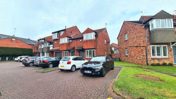 2 Bedroom House To Rent In Kensington Court, Wilmslow, SK9