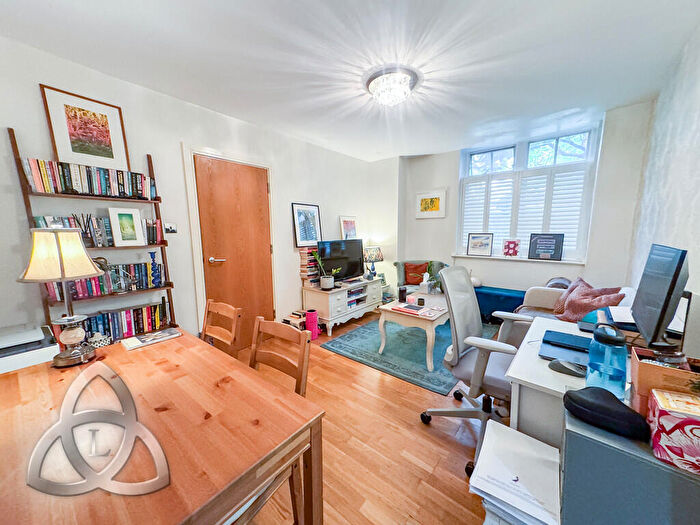 1 Bedroom Apartment For Sale In Abbey Road, St Johns Wood, NW8