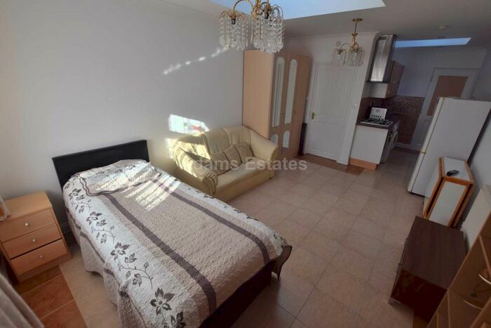 1 Bedroom Studio To Rent In Meadow Road, Earley, RG6